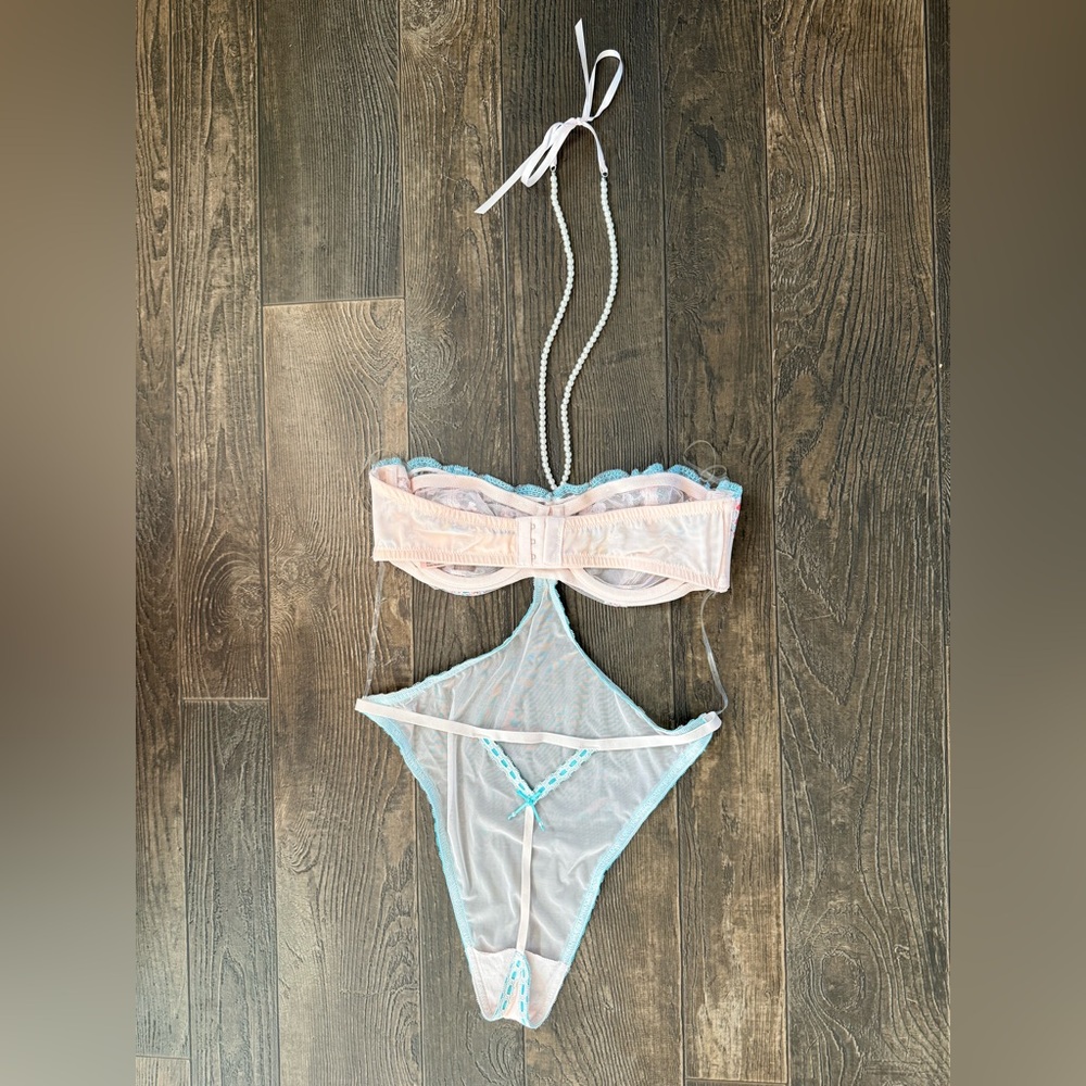 Victoria’s Secret Sheer Lace Bodysuit Cutout Lingerie Statement Piece NWT - Picture 4 of 6